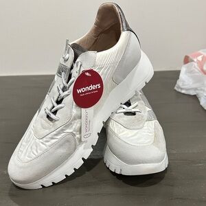 NWT Wonders Women's White and Gray Sneakers